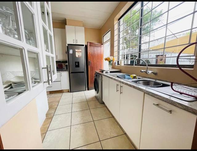 7 BEDROOM HOUSE FOR SALE IN ORANGE GROVE
